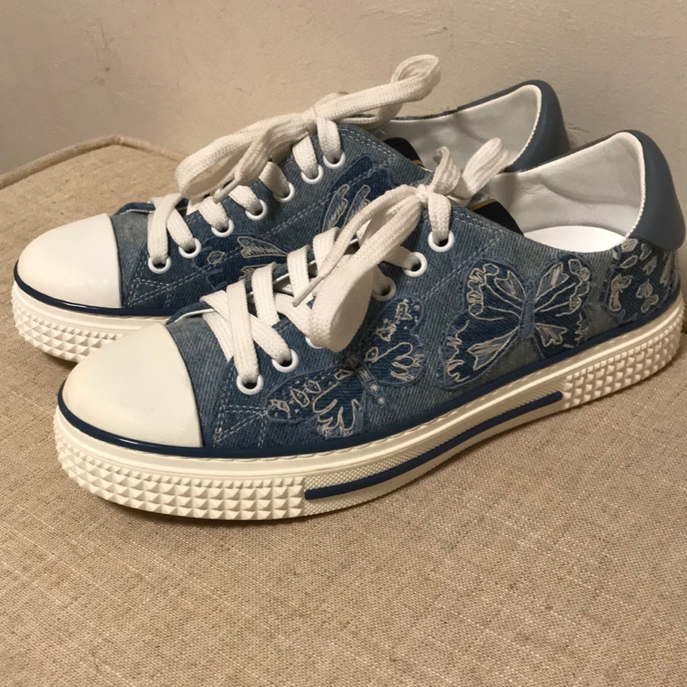 Valentino Garavani Butterfly-embroidered sneaker